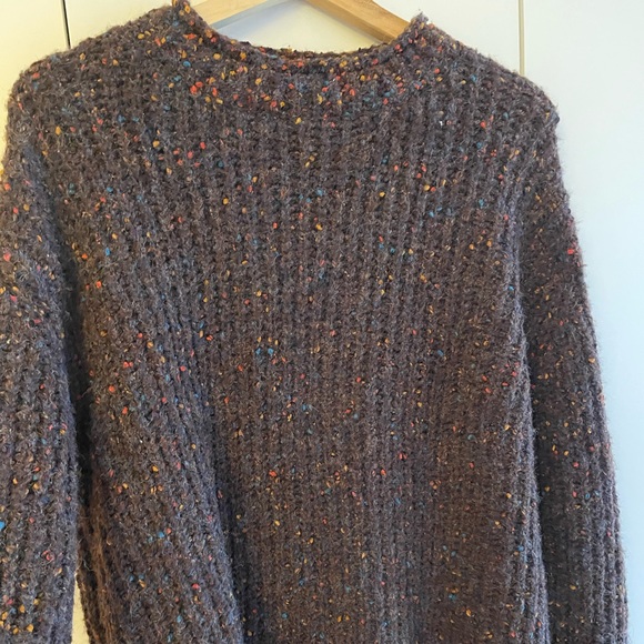Wool cutest oversized crew neck sweater with the most unique details - Picture 2 of 4